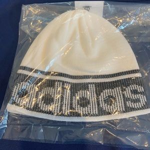 adidas - Youth Beanie NWT